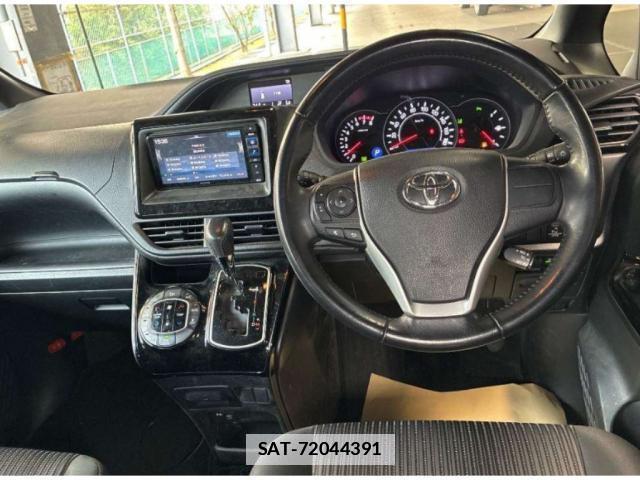 Toyota NOAH 2021-01 7807327-2