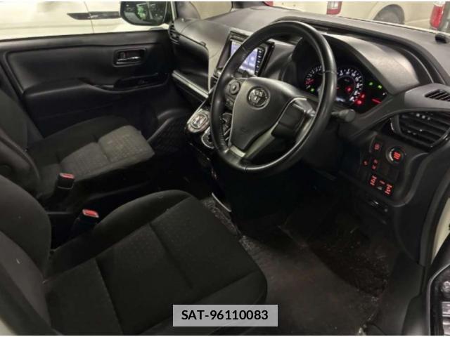 Toyota NOAH 2021-07 7807345-2
