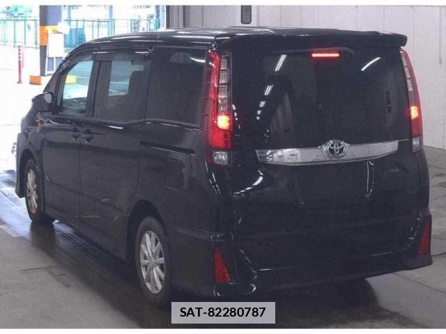 Toyota NOAH 2016-08 7807353-1