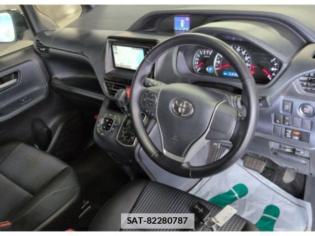 Toyota NOAH 2016-08 7807353-2