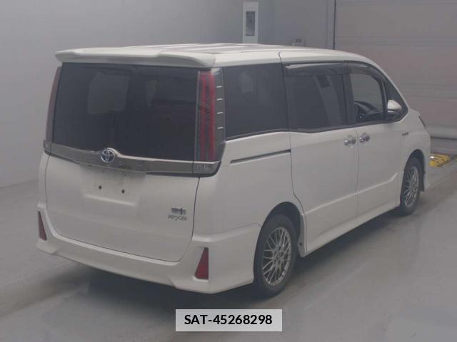 Toyota NOAH 2018-01 7808234-2