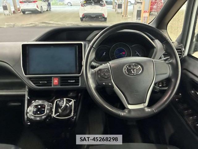 Toyota NOAH 2018-01 7808234-4
