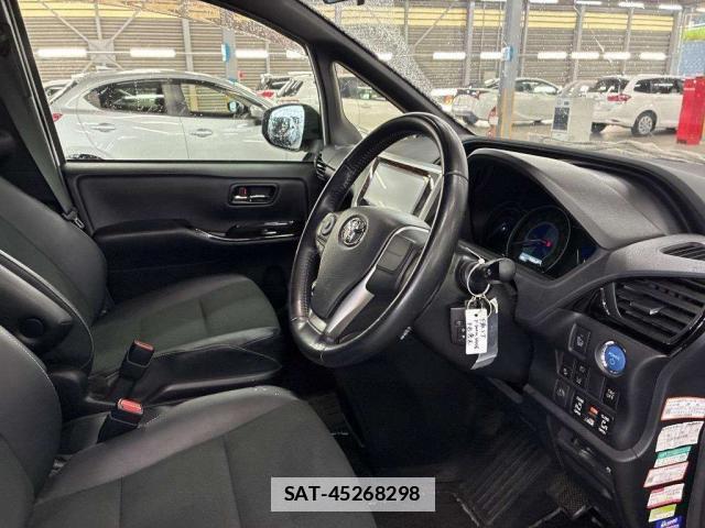 Toyota NOAH 2018-01 7808234-5
