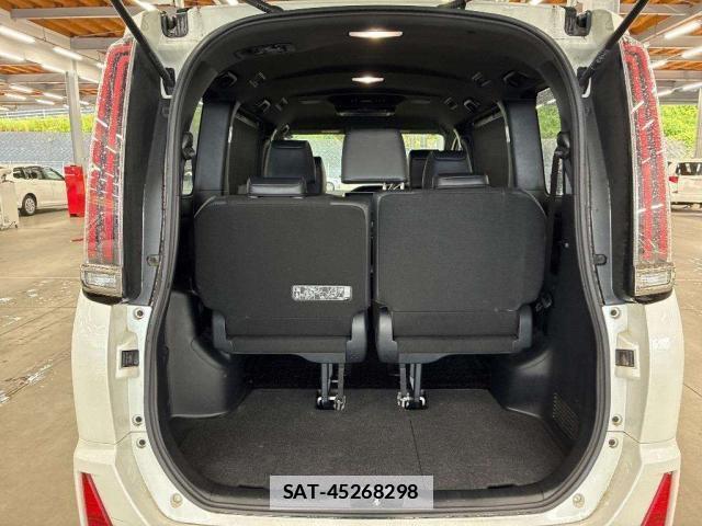 Toyota NOAH 2018-01 7808234-7