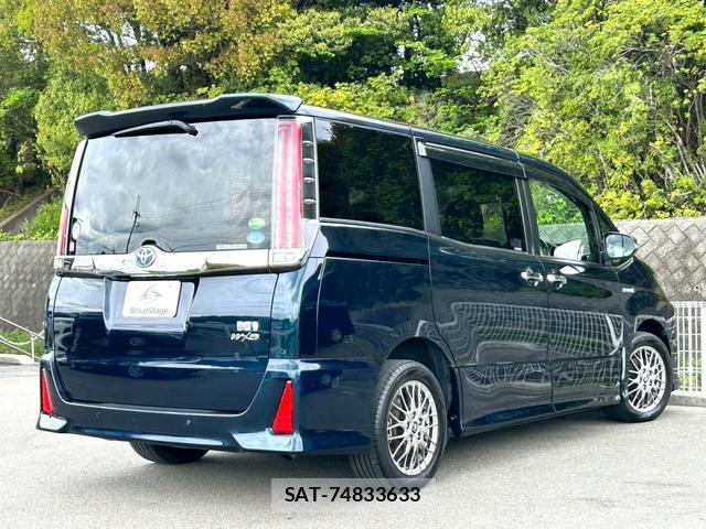 Toyota NOAH 2019-04 7808309-2