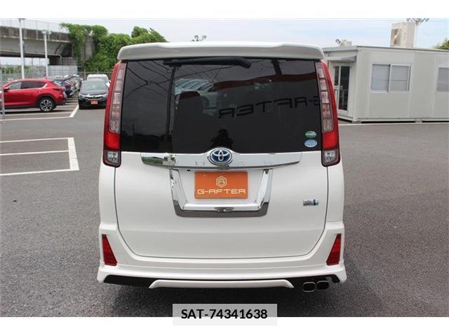 Toyota NOAH 2016-02 7808841-11