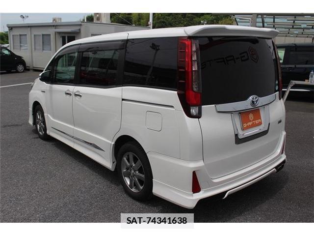 Toyota NOAH 2016-02 7808841-12