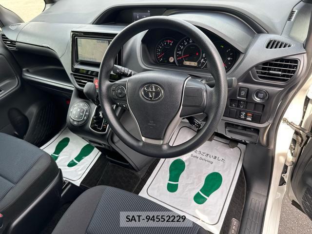 Toyota NOAH 2021-05 7808974-12
