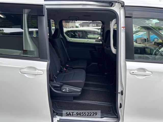 Toyota NOAH 2021-05 7808974-13
