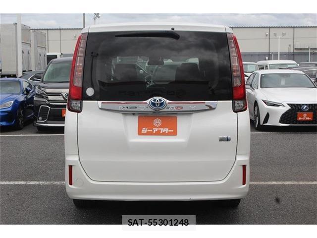 Toyota NOAH 2016-02 7809359-11