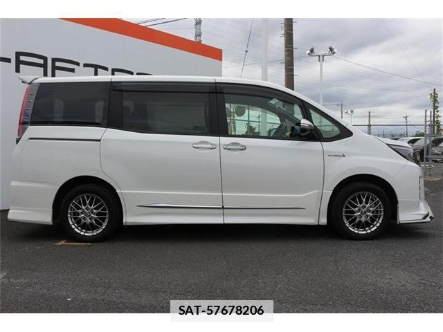 Toyota NOAH 2018-02 7809413-3