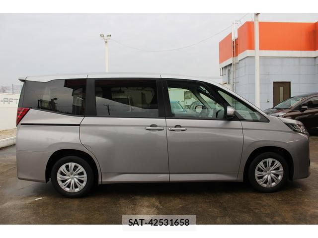 Toyota NOAH 2023-07 7809430-12