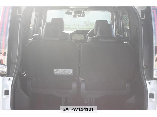 Toyota NOAH 2018-03 7809515-17