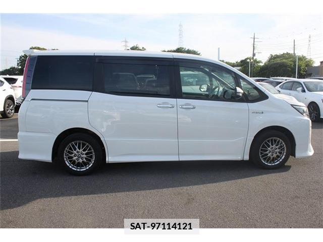 Toyota NOAH 2018-03 7809515-7