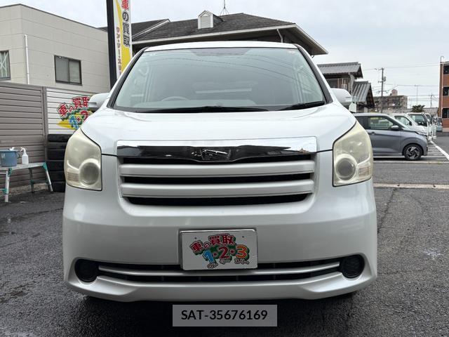 Toyota NOAH 2008-02 7809554-1