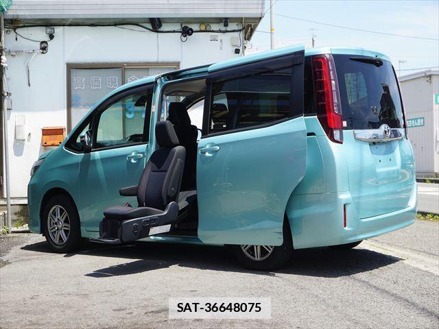 Toyota NOAH 2017-06 7809620-0