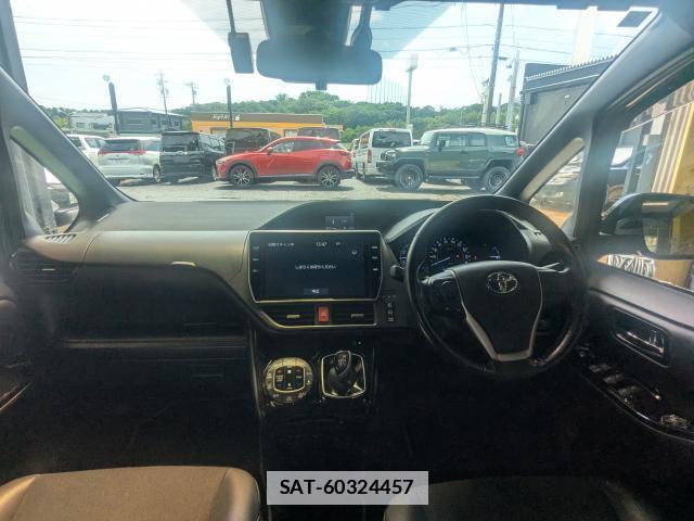 Toyota NOAH 2019-06 7809956-1