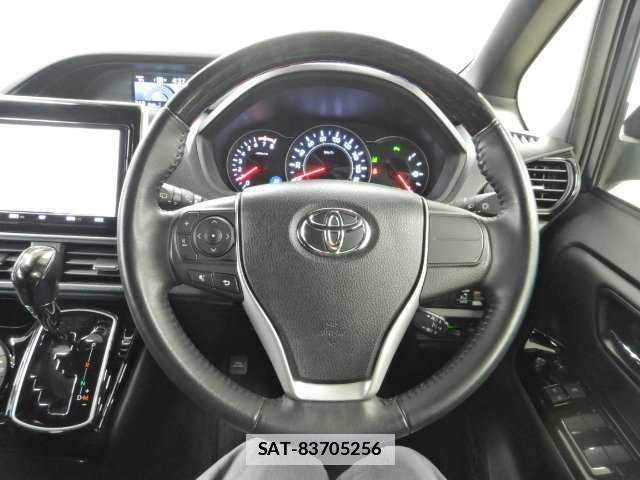 Toyota NOAH 2021-01 7810752-7