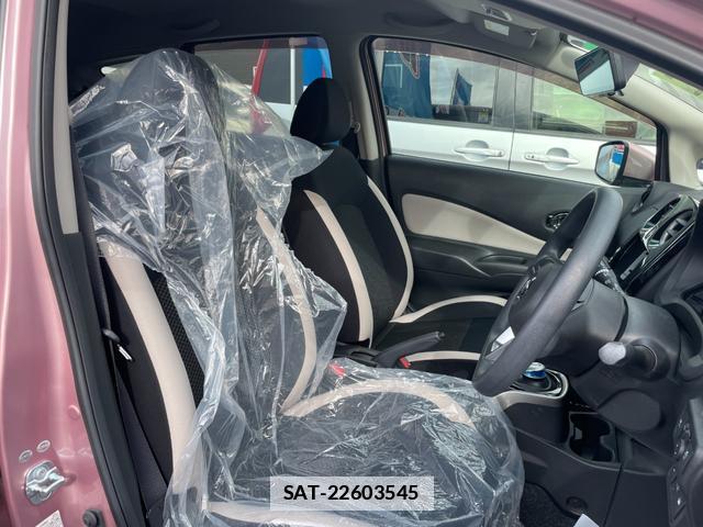 Nissan NOTE 2017-09 7801853-5