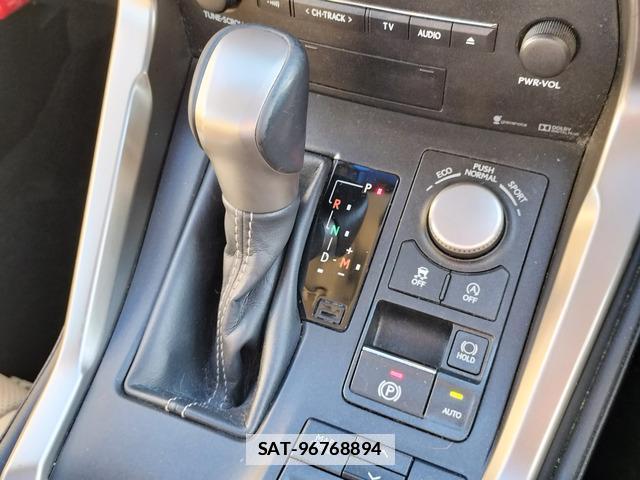 Lexus NX 2016-08 7802361-12