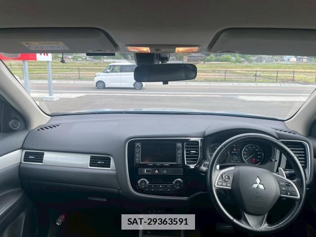 Mitsubishi OUTLANDER PHEV 2014-08 7797217-8