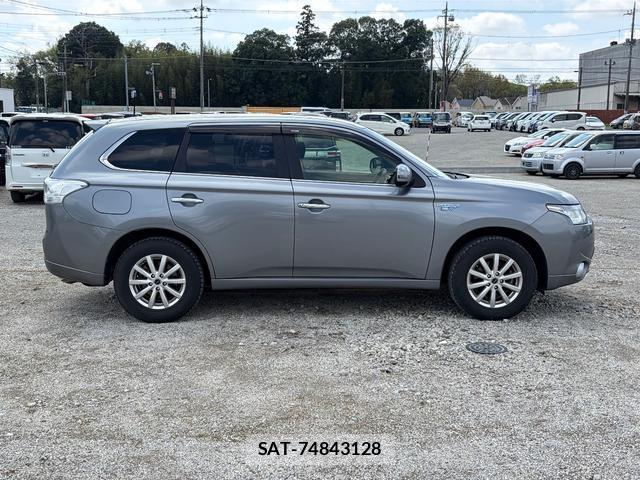 Mitsubishi OUTLANDER PHEV 2013-03 7798535-13