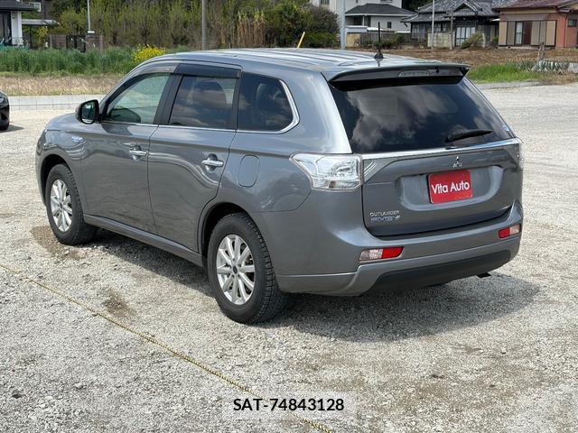 Mitsubishi OUTLANDER PHEV 2013-03 7798535-17