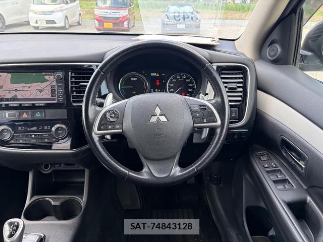 Mitsubishi OUTLANDER PHEV 2013-03 7798535-18