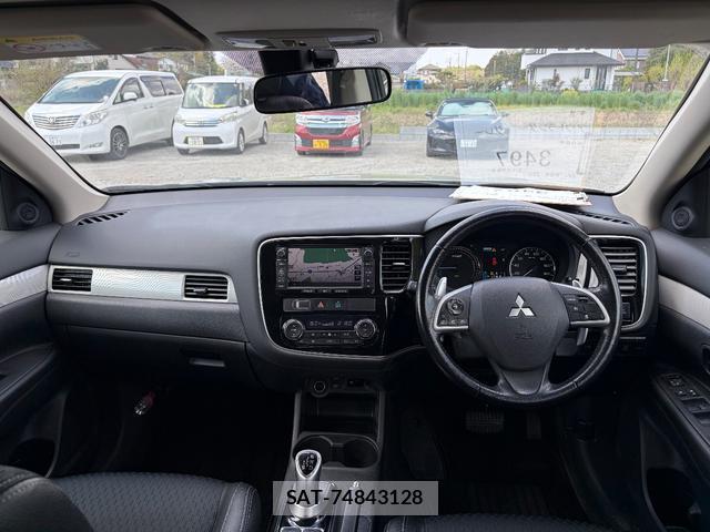Mitsubishi OUTLANDER PHEV 2013-03 7798535-7
