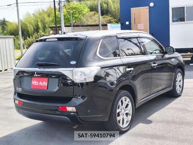 Mitsubishi OUTLANDER PHEV 2013-10 7798544-13