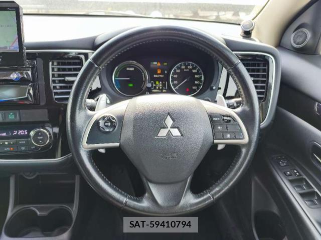 Mitsubishi OUTLANDER PHEV 2013-10 7798544-18