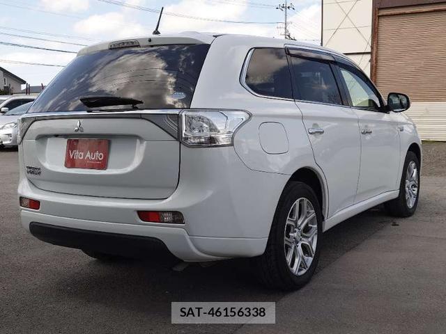 Mitsubishi OUTLANDER PHEV 2013-10 7798612-12