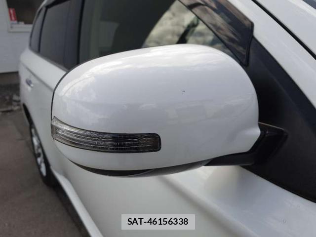 Mitsubishi OUTLANDER PHEV 2013-10 7798612-15
