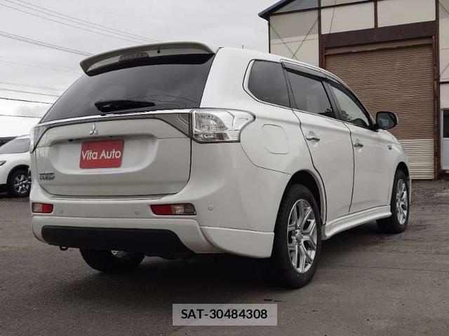 Mitsubishi OUTLANDER PHEV 2013-03 7798629-12
