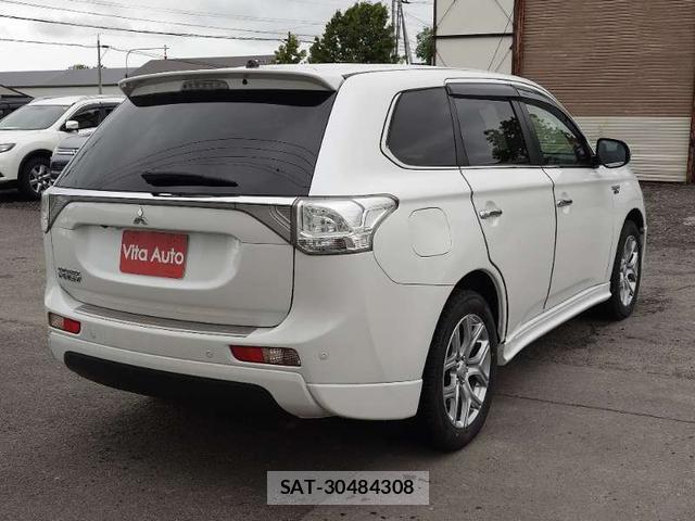 Mitsubishi OUTLANDER PHEV 2013-03 7798629-13