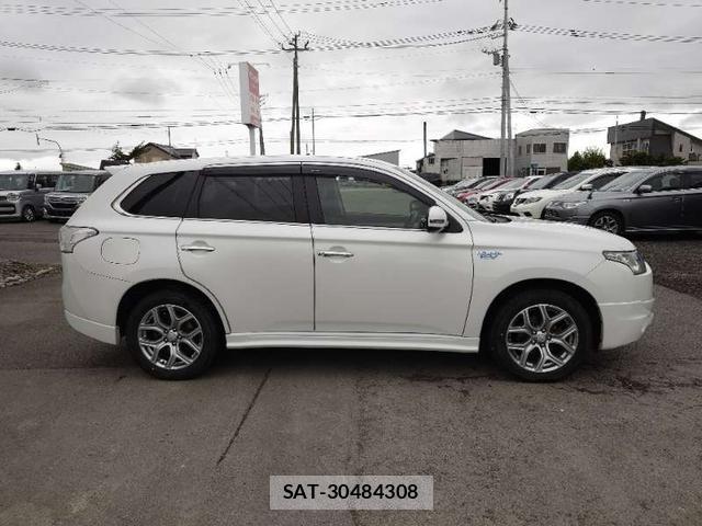 Mitsubishi OUTLANDER PHEV 2013-03 7798629-17