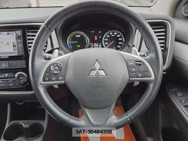 Mitsubishi OUTLANDER PHEV 2013-03 7798629-18