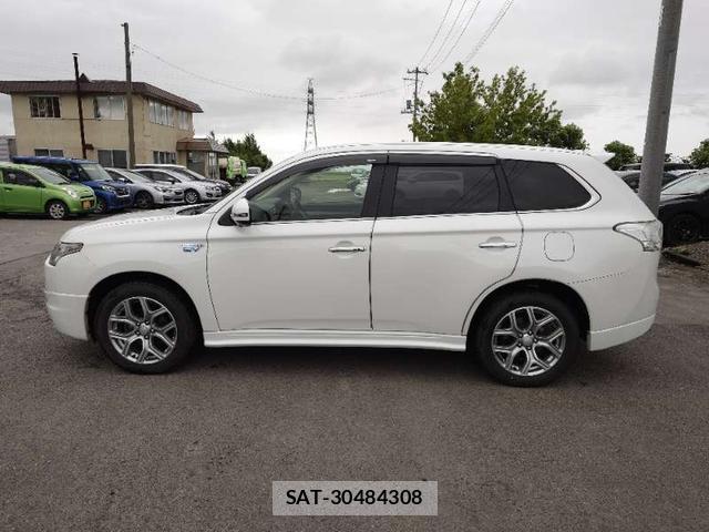 Mitsubishi OUTLANDER PHEV 2013-03 7798629-2