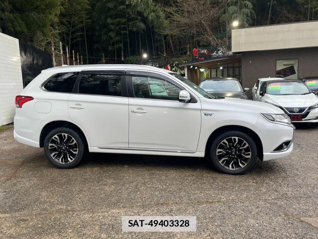 Mitsubishi OUTLANDER PHEV 2016-02 7800052-5