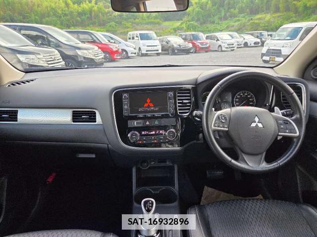 Mitsubishi OUTLANDER PHEV 2014-06 7808532-7