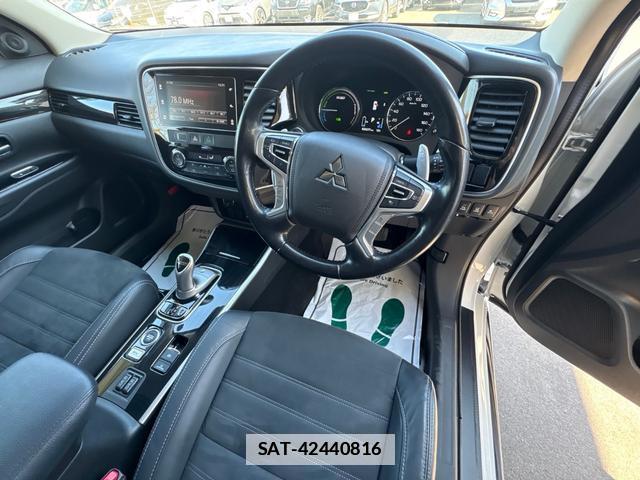Mitsubishi OUTLANDER PHEV 2017-03 7808911-11