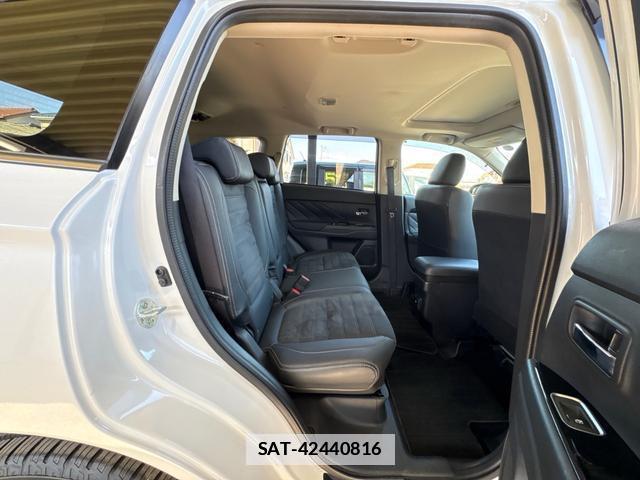 Mitsubishi OUTLANDER PHEV 2017-03 7808911-12