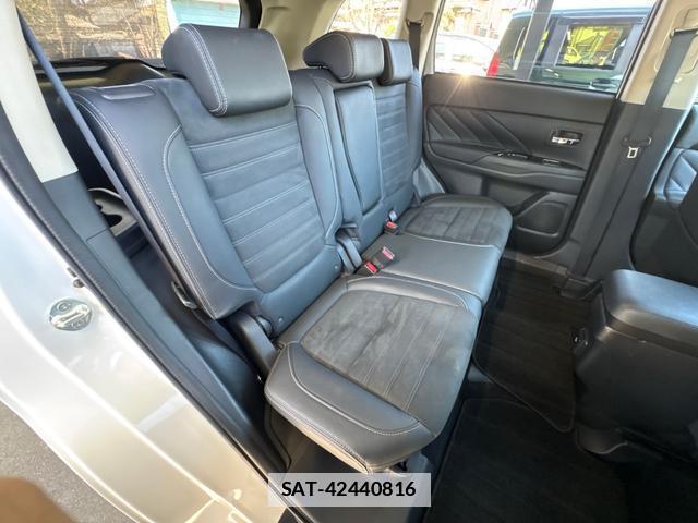 Mitsubishi OUTLANDER PHEV 2017-03 7808911-13