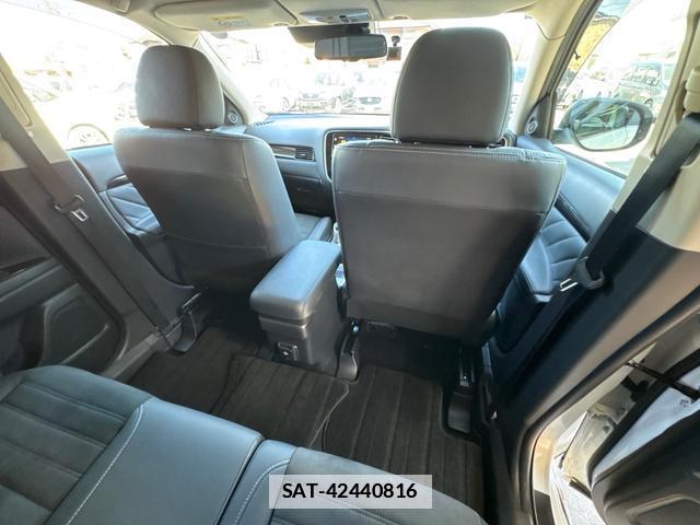 Mitsubishi OUTLANDER PHEV 2017-03 7808911-14