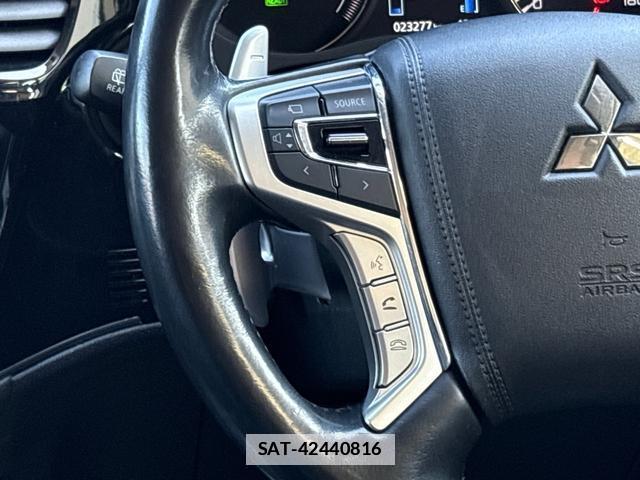 Mitsubishi OUTLANDER PHEV 2017-03 7808911-16