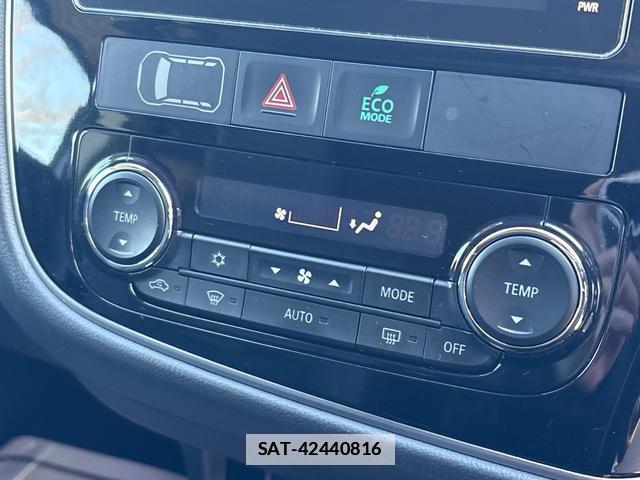 Mitsubishi OUTLANDER PHEV 2017-03 7808911-6