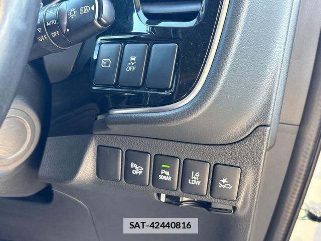 Mitsubishi OUTLANDER PHEV 2017-03 7808911-8