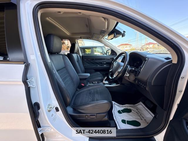 Mitsubishi OUTLANDER PHEV 2017-03 7808911-9