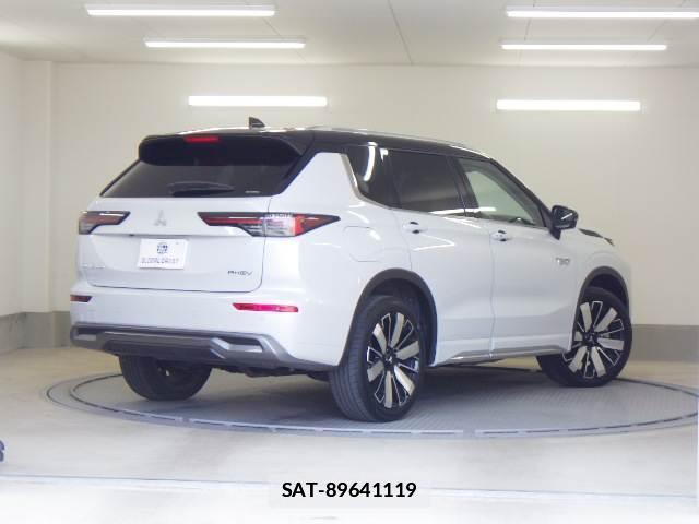Mitsubishi OUTLANDER PHEV 2025-04 7810806-1