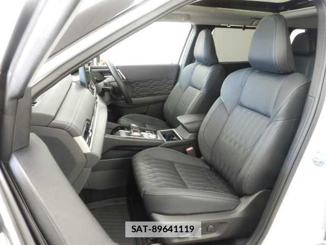 Mitsubishi OUTLANDER PHEV 2025-04 7810806-16